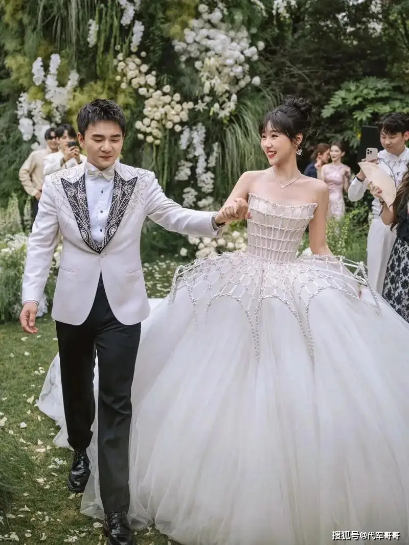 唐禹哲被曝恋网红_被曝有狐臭的女明星_