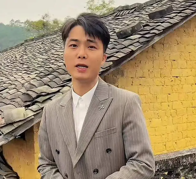 突发！知名网红“表哥”覃进展破产，自曝原因惹争议，已搬到农村_突发！知名网红“表哥”覃进展破产，自曝原因惹争议，已搬到农村_