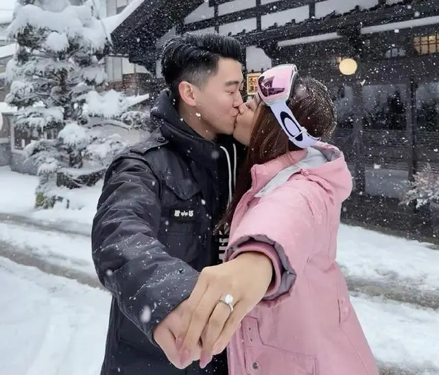 安以轩晒照宣布怀孕__马丽晒照宣布结婚