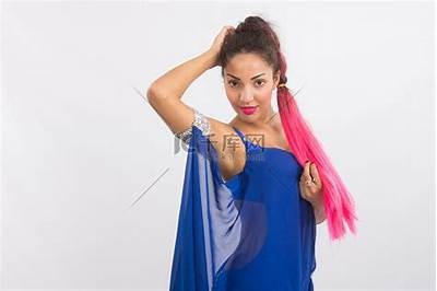 《魅力四溢：美女优雅舞蹈表演诱惑无限，艺术与美丽的完美融合》